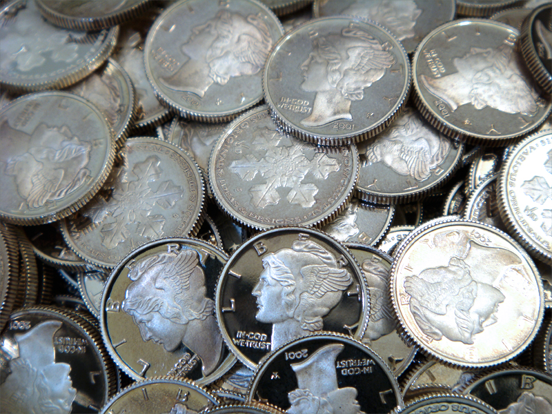 A lot of Shiny Proof 2001 Silver Snow Crystals laid upon each other.